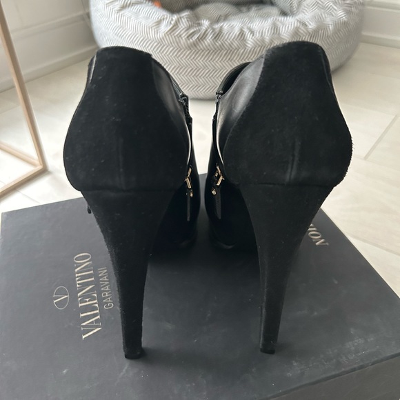 Authentic Louis Vuitton heels - Picture 5 of 7
